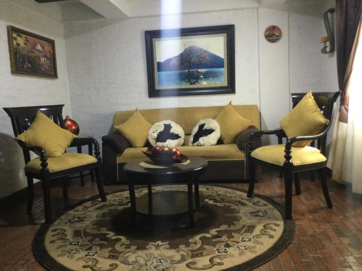 Beautiful Colonial House Apartment